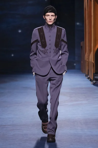 Look 24